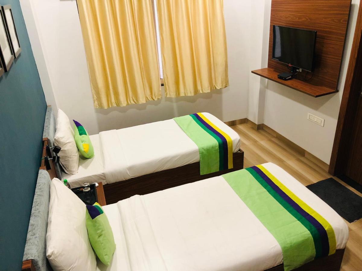 Hotel Ballfin Indore Индаур Экстерьер фото