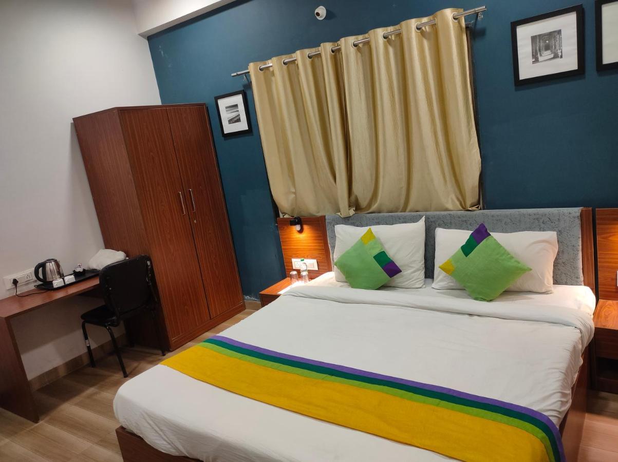 Hotel Ballfin Indore Индаур Экстерьер фото