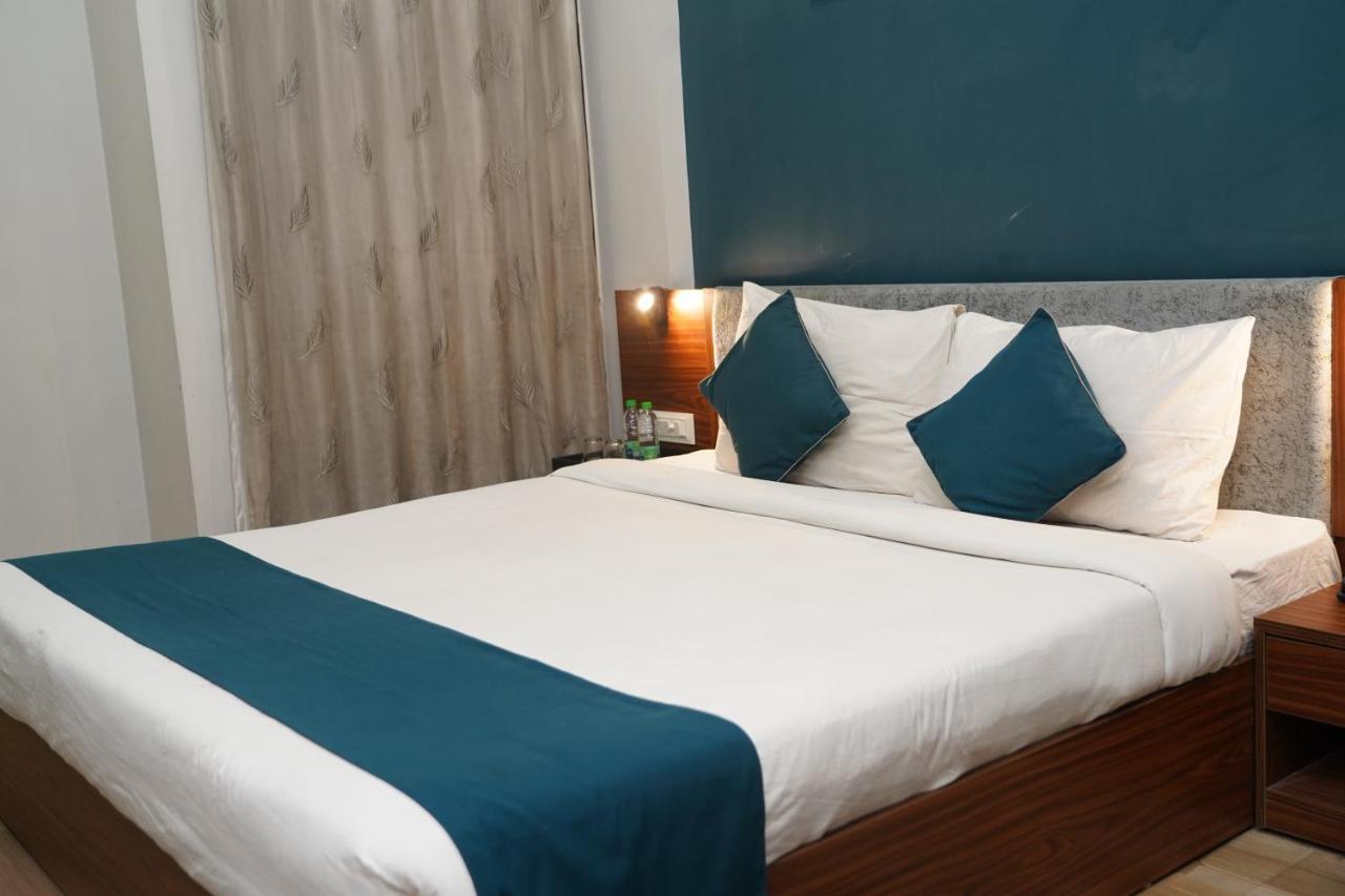 Hotel Ballfin Indore Индаур Экстерьер фото