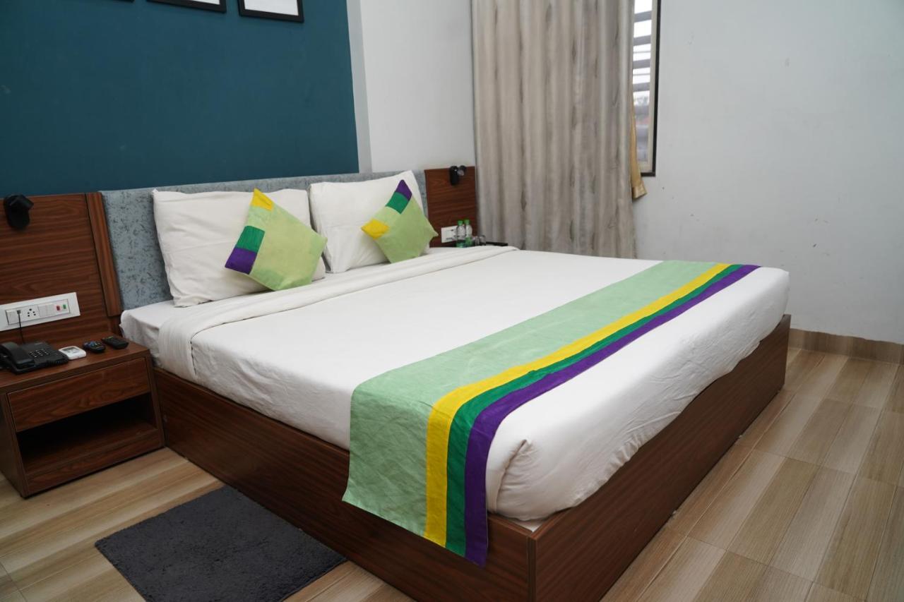 Hotel Ballfin Indore Индаур Экстерьер фото